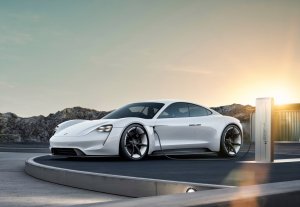 Годовой запас Porsche Taycan уже зарезервирован, в основном владельцами Tesla