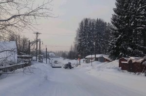 В Кирове жители Радужного и округи жалуются на нерадужную жизнь из-за ж/д переезда