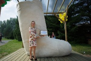 Когда размер имеет значение: Петербургская художница создала самый большой валенок в мире.