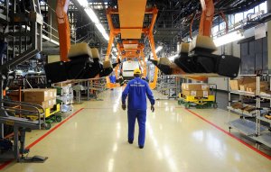 "АвтоВАЗ" начал производство битопливной Lada Largus