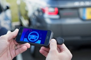 Hyundai позволит управлять электромобилем со смартфона