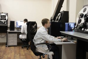 Тротил и белые халаты: как проходит оцифровка старых фильмов в хранилище Госфильмофонда