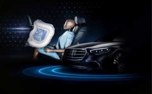 Mercedes первым в мире применит фронтальные подушки безопасности для задних пассажиров
