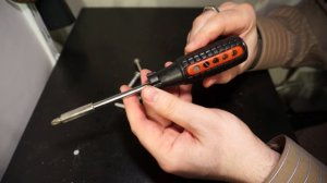 В Сызрани китайская отвертка в руках слесаря обернулась зачатием ребенка. Не поддававшийся сборке шкаф подарил городу еще одну счастливую семью.