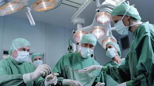 Теория абсурда: в Риге врач горд тем, что не помог русскоговорящему мужчине