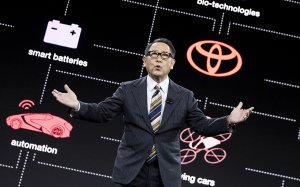 Президент Тoyota: польза электромобилей сильно преувеличена