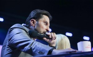 Ревва сорвал аплодисменты после анекдота о Киркорове в эфире шоу «Маска»