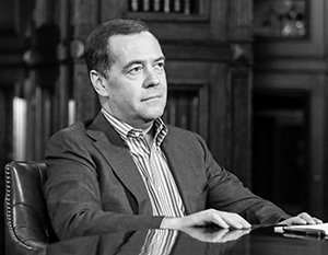 Медведев предложил военным США создать поддельный ядерный чемодан на случай победы Байдена