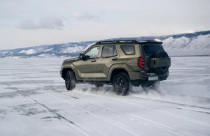Tank 400 против Land Cruiser, кто король бездорожья?