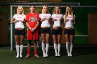 Блондинки тоже любят футбол